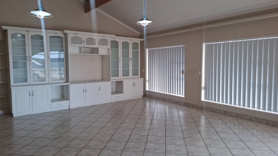 4 Bedroom Property for Sale in Menkenkop Western Cape